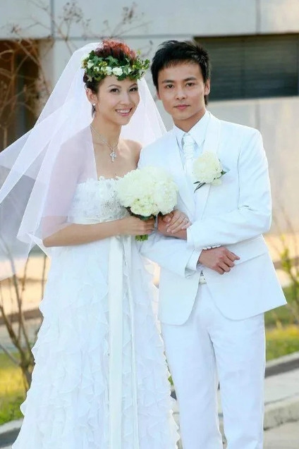 2003年，在拍摄《水月洞天》期间，29岁的张晋鼓起勇气向30岁的蔡少芬大胆表白