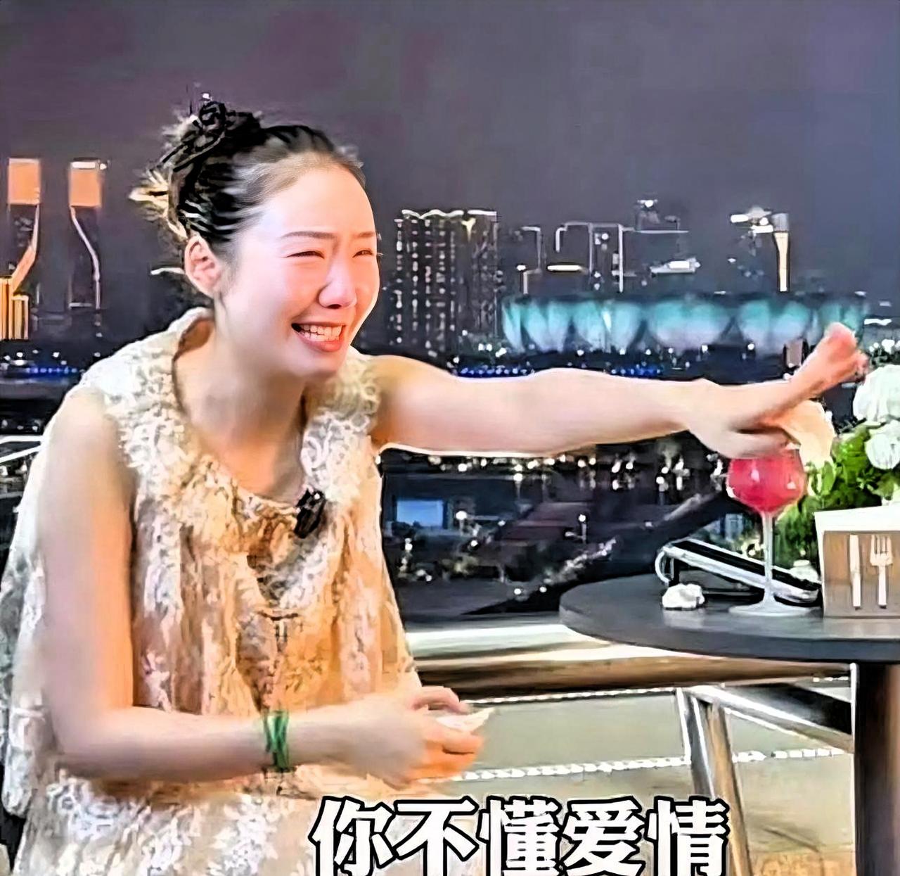 陈露发了一条求和视频，霍尊那边一个字都没回。评论区最高赞只有四个字——“放过他吧
