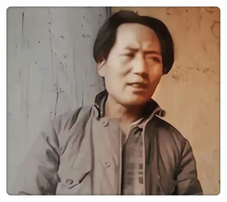 晚年贺子珍回忆说：其实还在长征开始之前的那段时间里，毛主席就已经显露出了他在军事