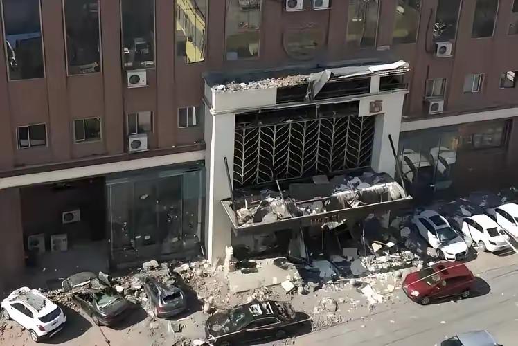 68桌婚宴门厅突然坍塌，新人拒付6万尾款被酒店告了，法院判了！2026年1月