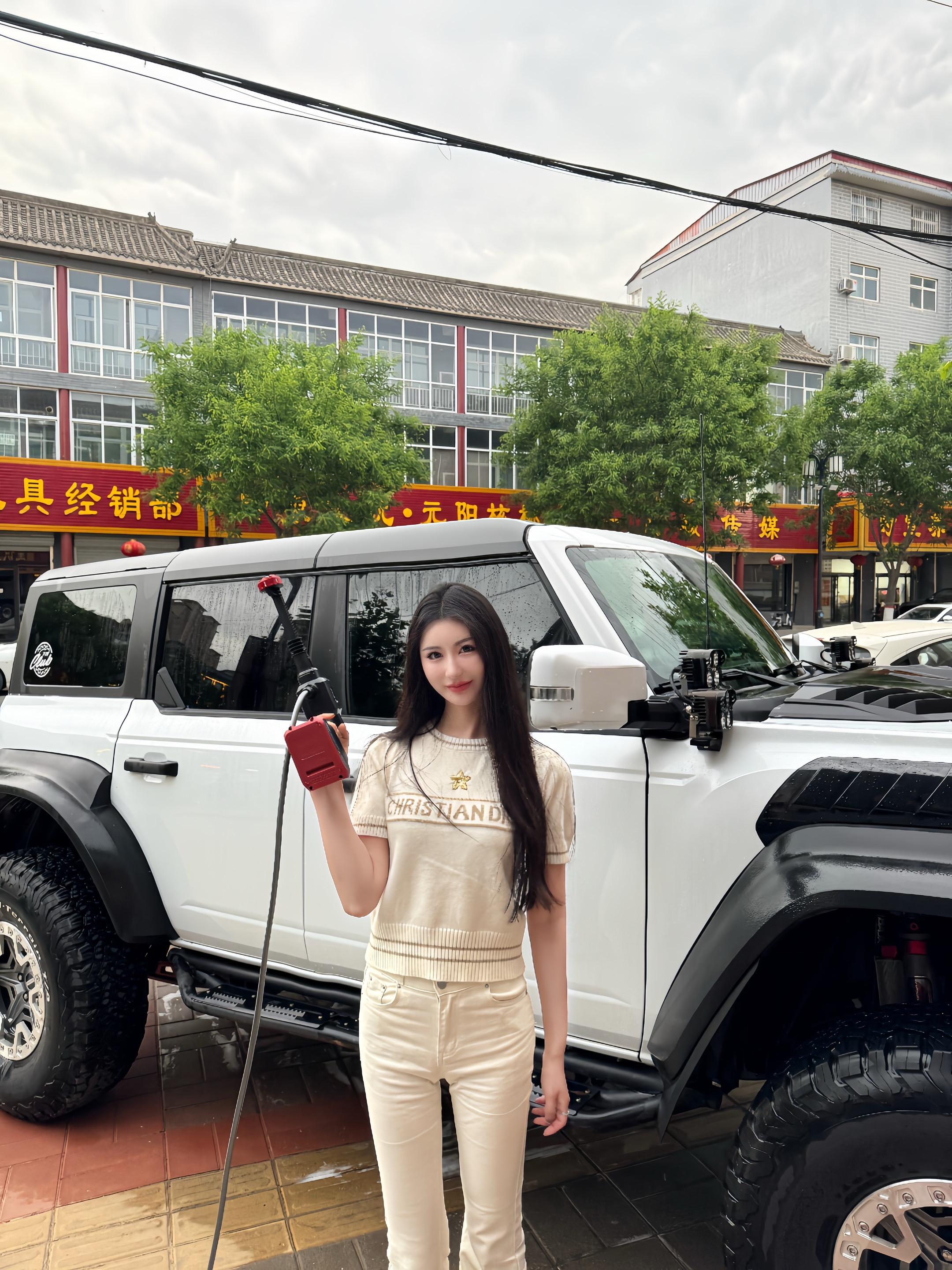 她不属于你的每一刻都很迷人