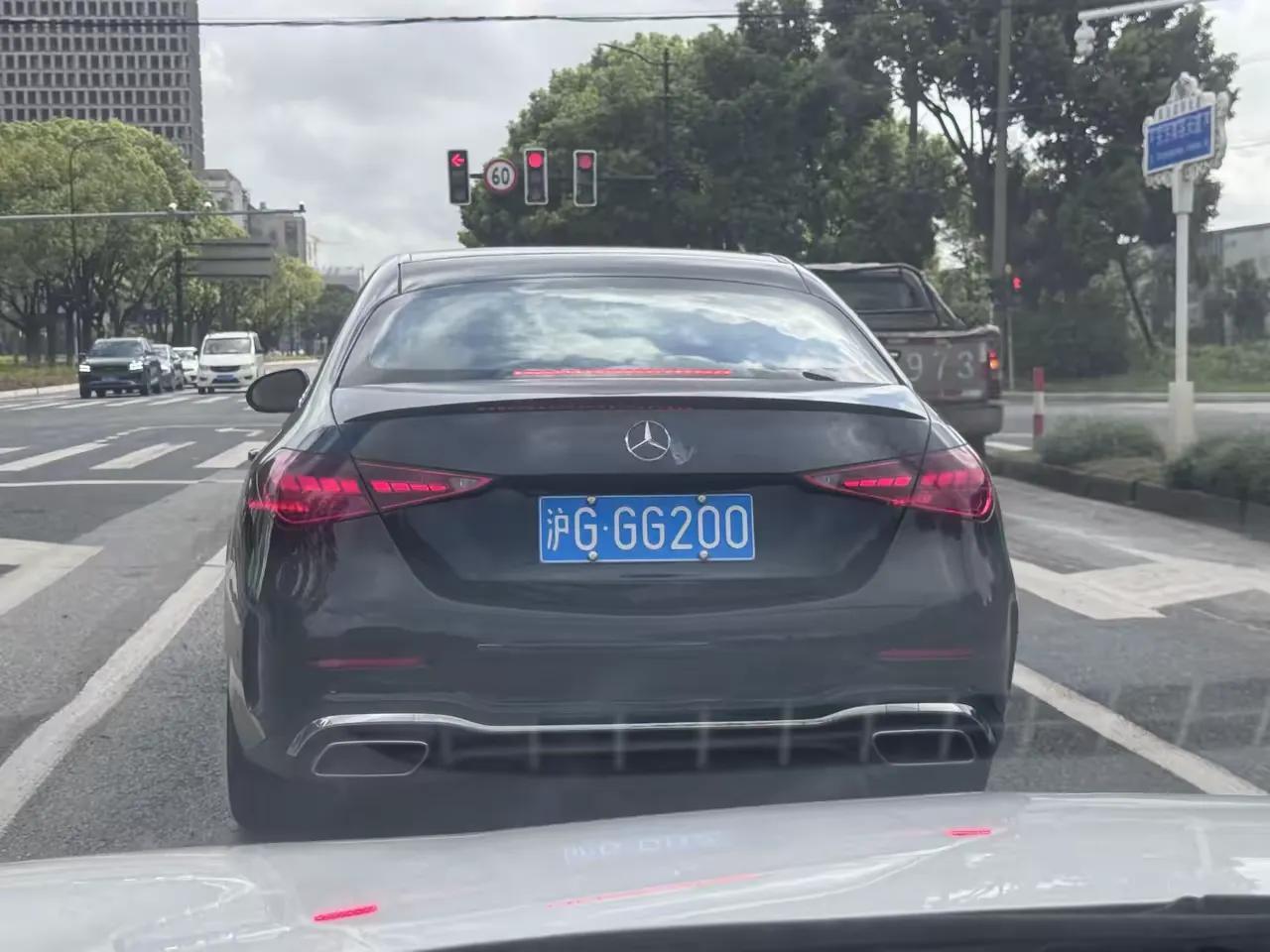 你发现这个规律没？当大件东西在降价的时候，比如房子，车子，还有利率，这就说明