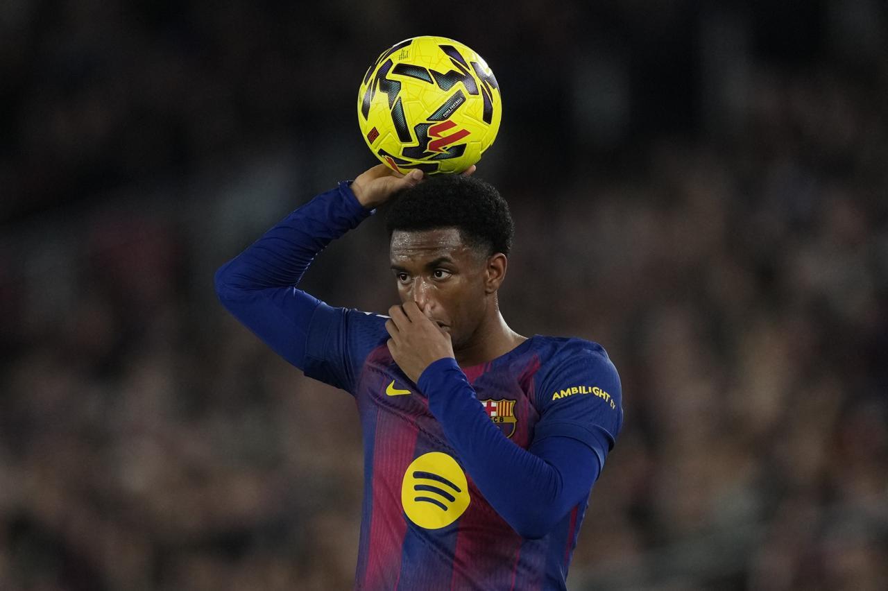 卡萨多可能离队巴尔德想留下B席想加盟巴萨需放弃部分薪资4月2日讯据报道，随着