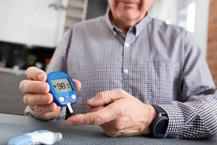 糖尿病重不重，看胳膊就知道？提醒：胳膊出现这4变化，或是预兆王叔叔今年已经六