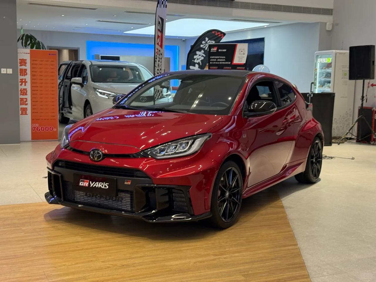 兄弟们，你敢信？丰田出了一台比宝马3系还贵的车，内饰却比我的五菱宏光还素！1.