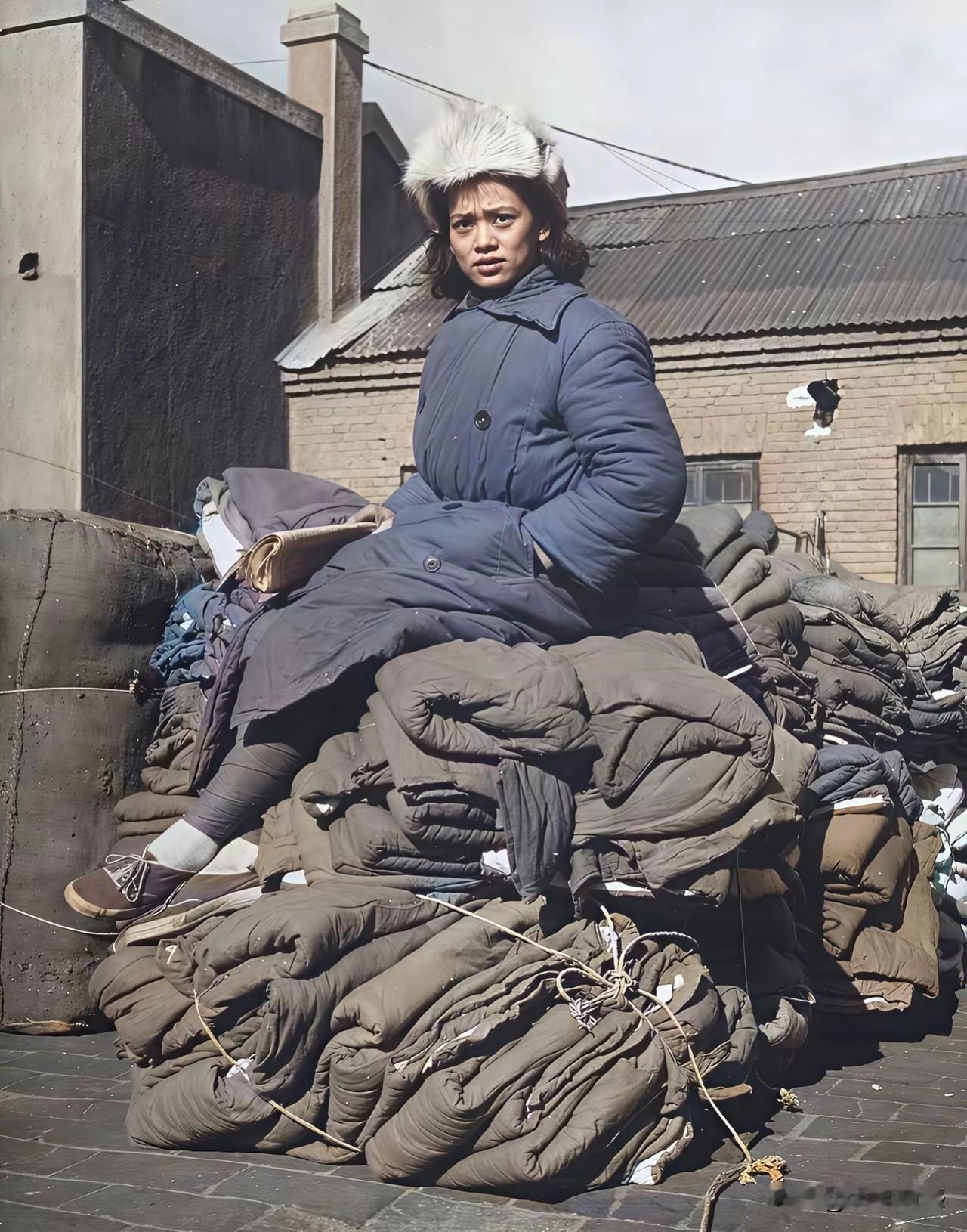 看到这些战争年代的老照片，更加珍惜今天的幸福生活，拥有今天的幸福生活，必须要感谢