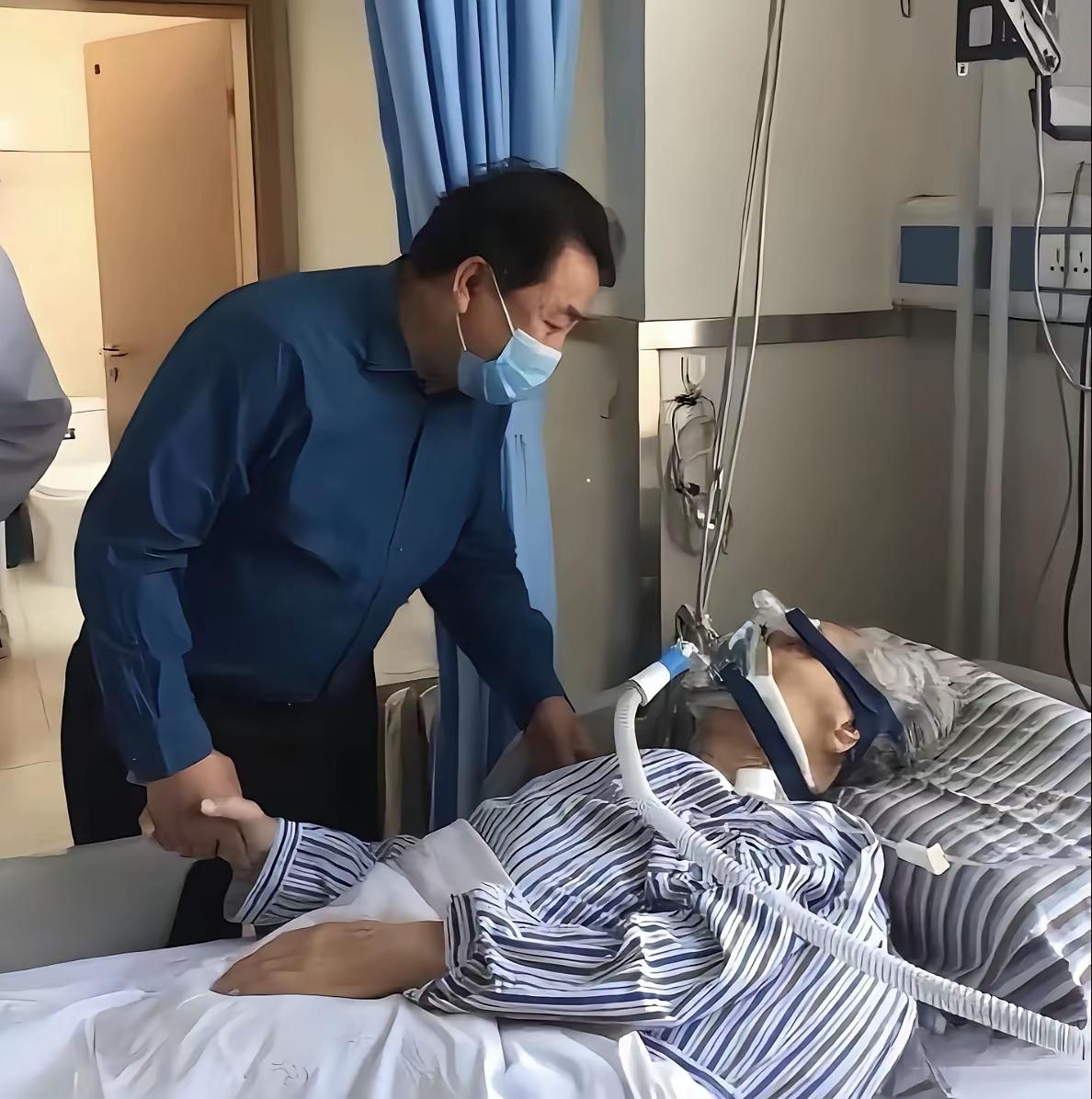 唐杰忠是姜昆老师的搭档姜昆老师和唐杰忠老师一个时代的领军人物！一个时代的楷模人