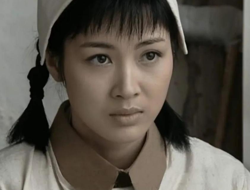 🌞2011年身家50亿的温州首富周旭辉，瞒着原配，看上了“李云龙”饰演者的