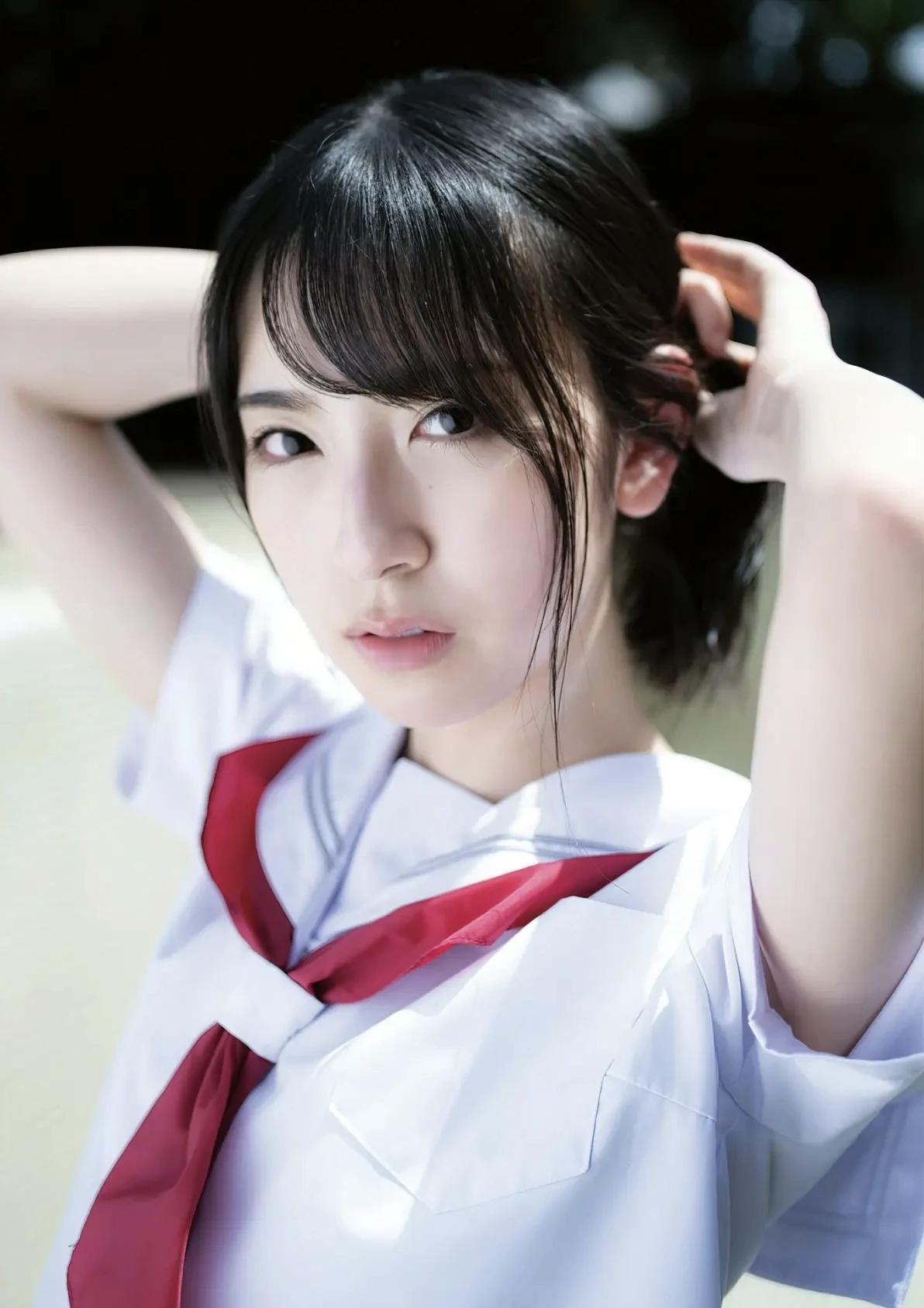 金村美玖写真集：日向坂46的"寿司少女"2002年9月10日在日本埼玉县出生，