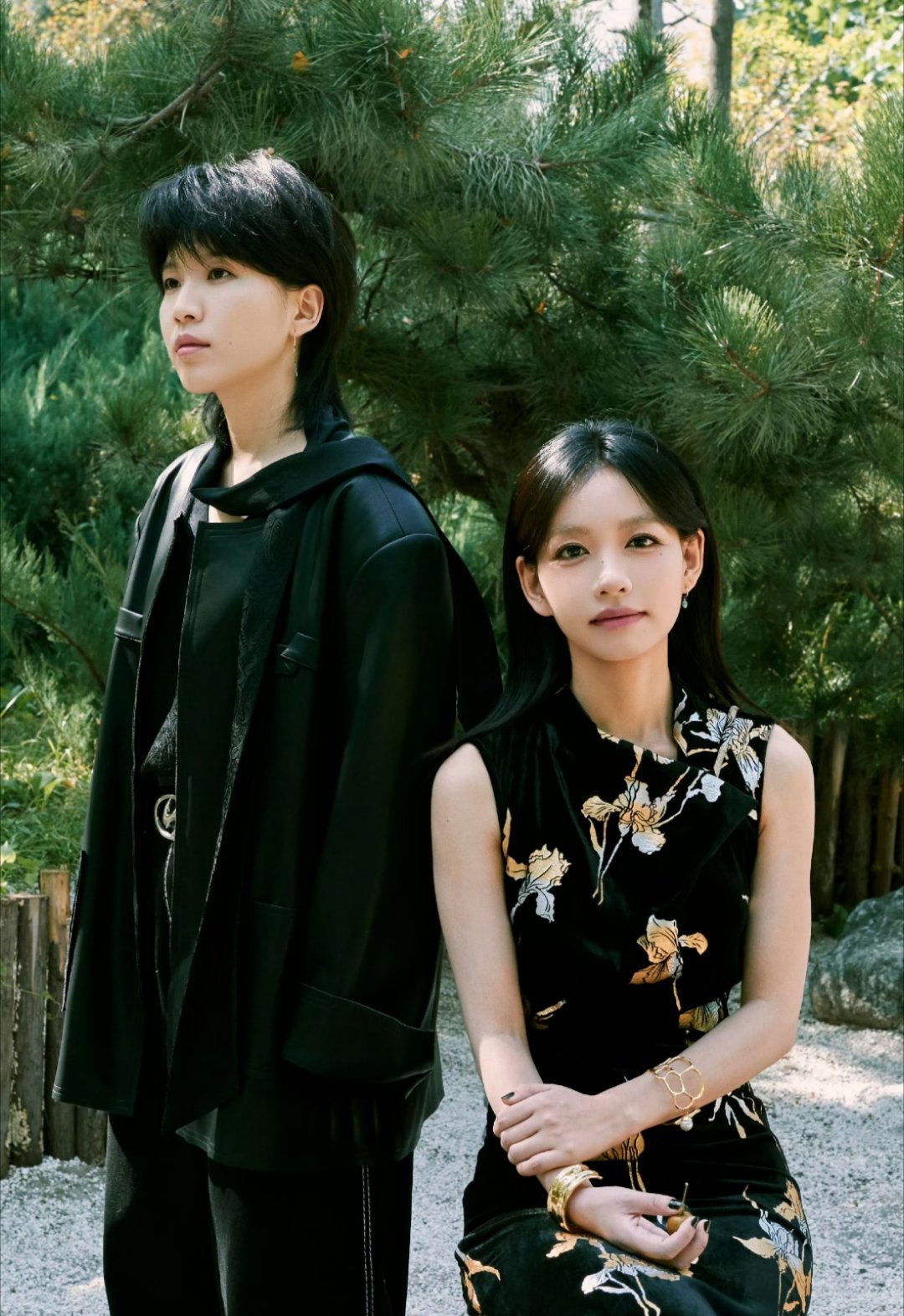 房东的猫从20套礼服中选了这2套，这两套黑色礼服，风格不同但都好看，很符合两人的