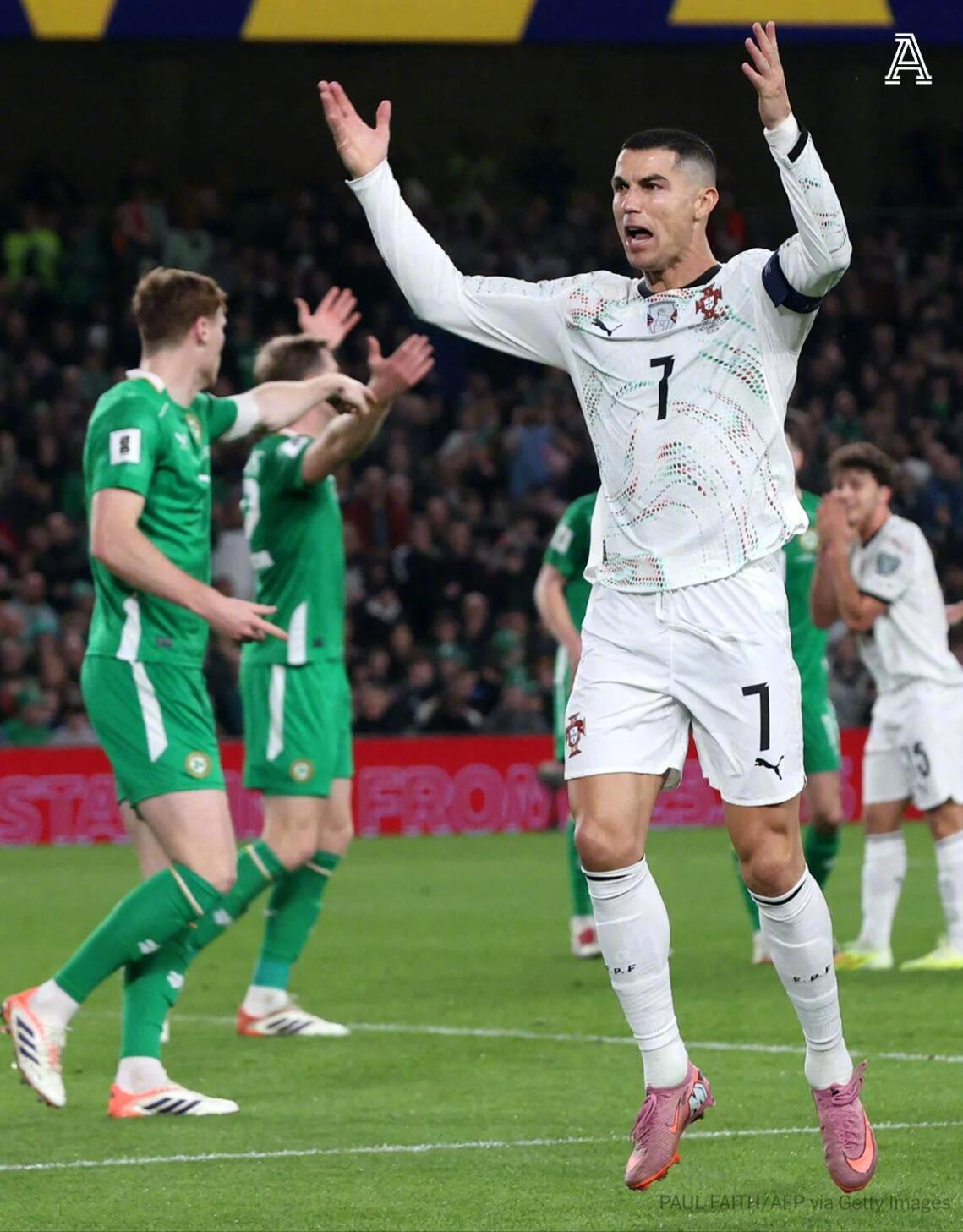 据TA报道，国际足联（FIFA）官方宣布，葡萄牙队长C罗因世界杯预选赛中的肘击行