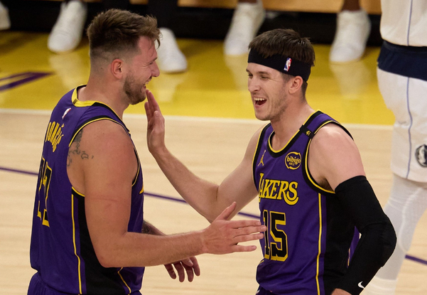 湖人现在的当务之急是不是把系列赛延长到G6，最好是G7，二轮开始前迎回东里如果