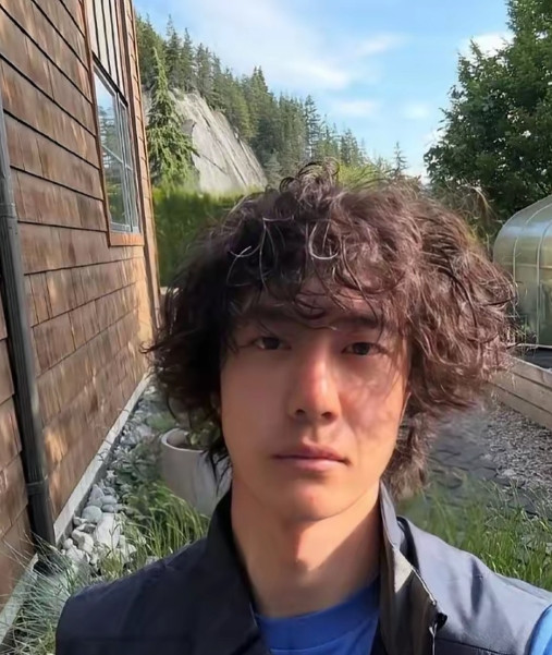 王一博最近在干什么啊？要不是我多看了一眼还以为是哪个流浪汉他这是不把自己的