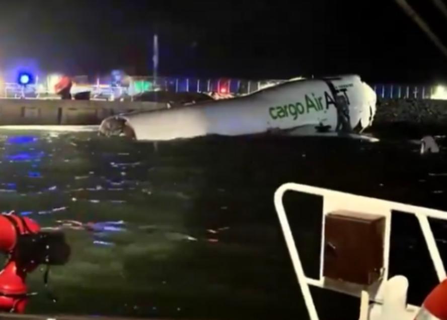 波音747在香港机场冲出跑道坠海，已致多人死亡！20日凌晨4点左右，一架从迪拜飞