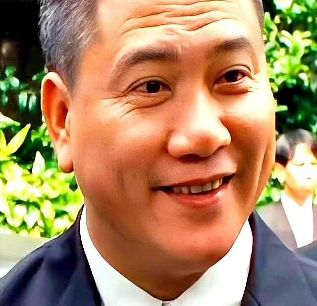 30年前片场角落里的一句话，拽出来一个周星驰；30年后电话一接通，那头只剩咳嗽声