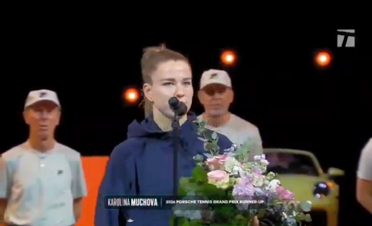 穆霍娃在斯图加特决赛输给莱巴金娜后说道：“我想先说说埃琳娜。说实话，你太强了。你