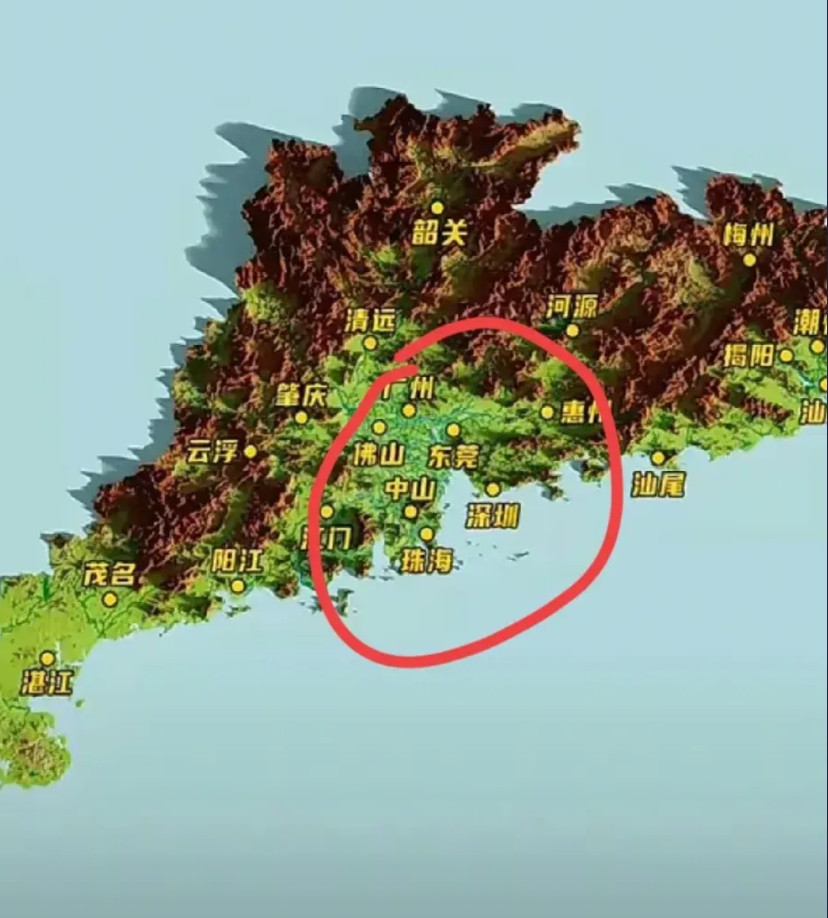 广东省地图挺有趣，怪不得广州附近发展更好，从地图上看，整个广东省山地居多，很多地