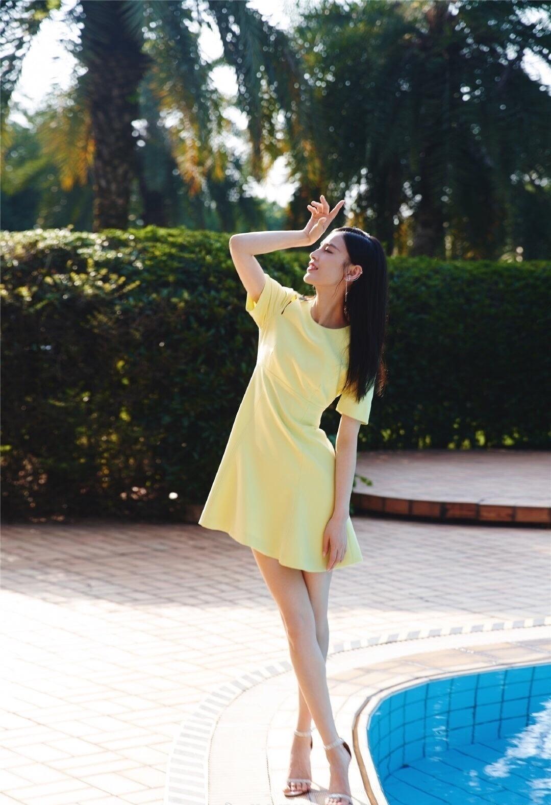 黄圣依的一组泳池私服写真​​​