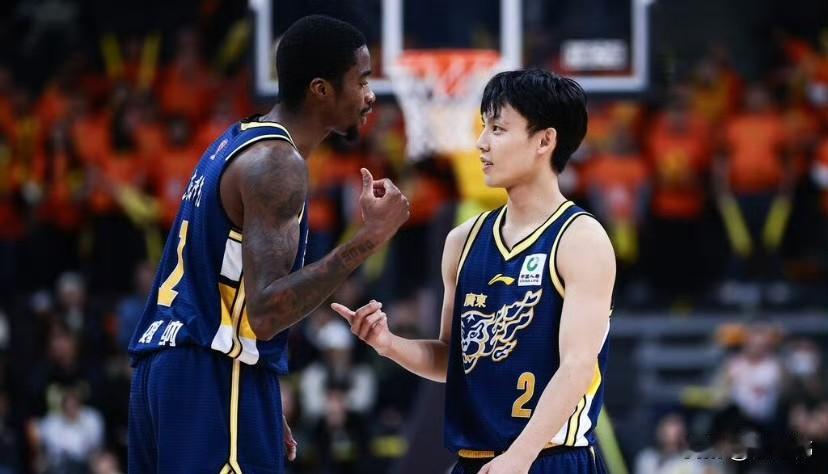 没人不喜欢徐杰！萨姆纳谈徐杰：“我们总是在交流。”“不管场上还是场下。”