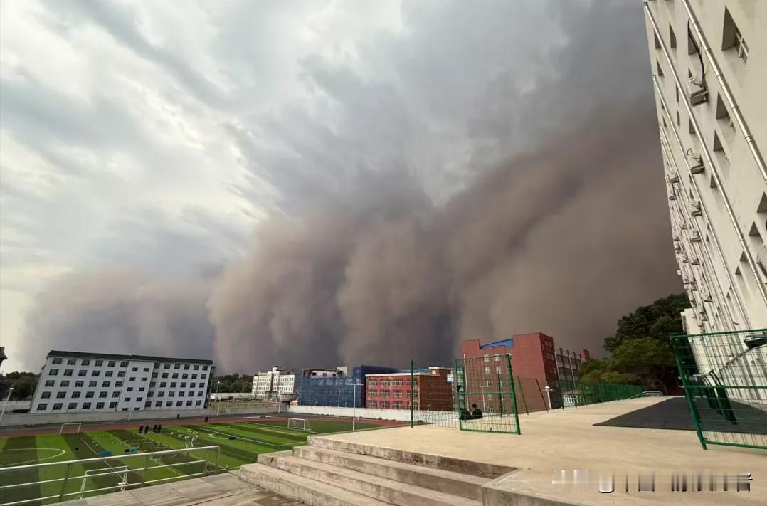 哈尔滨遭遇极端天气天气，破坏力太强了！5月31日哈尔滨一天集齐:35C高温+1
