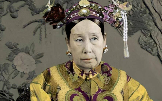 光绪28年，禹会元捉了十几条大蚂蟥，塞进慈禧的衣领！慈禧惊呼，“好痒！”禹会元却