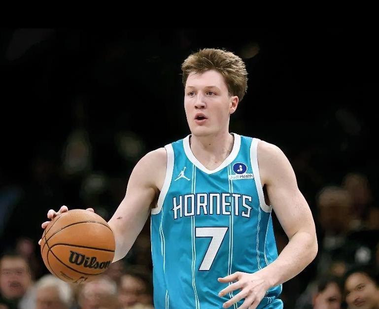 黄蜂4号新秀克尼佩尔的近期4场常规赛表现！！对阵爵士：全场出战18分钟，投篮7