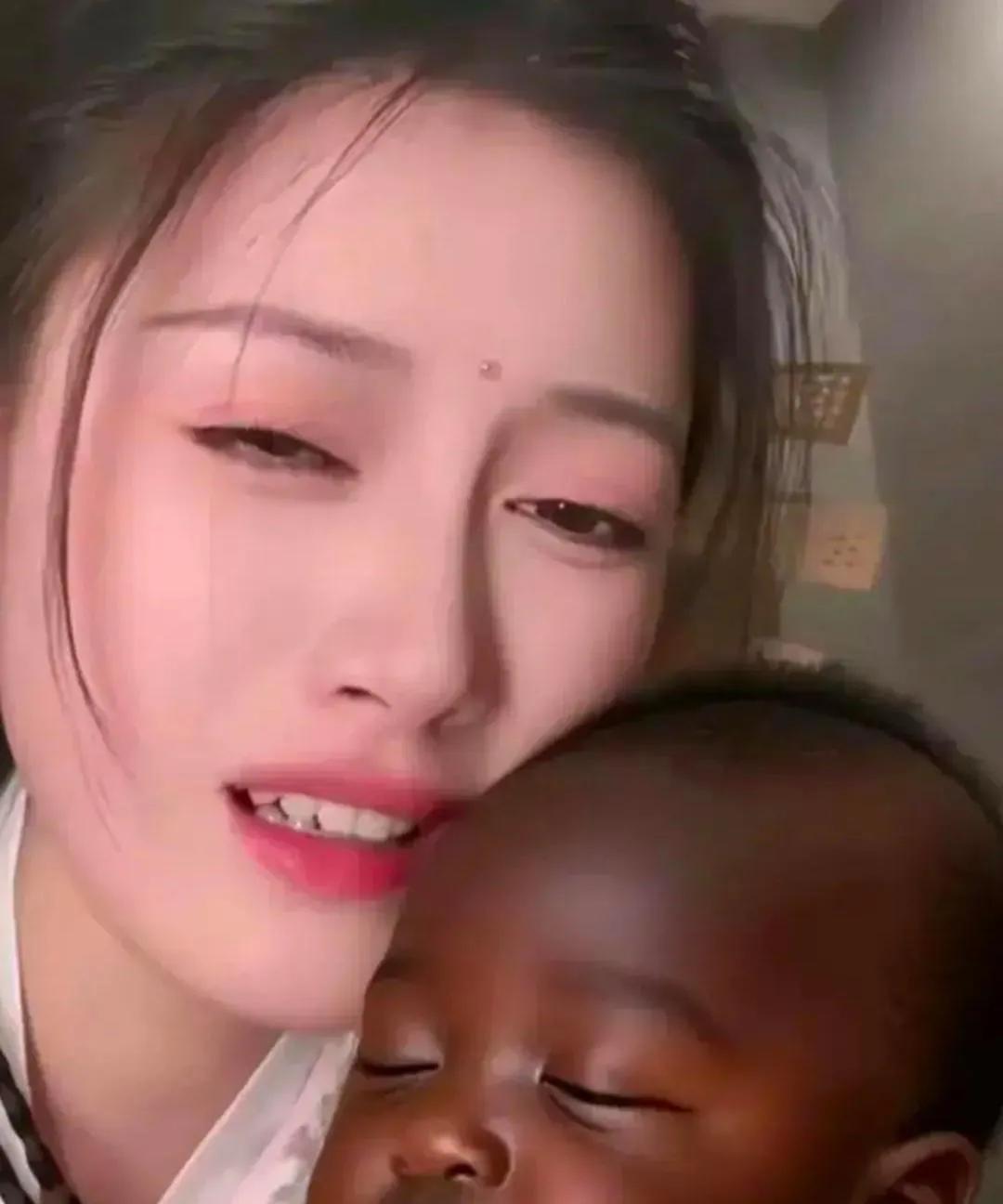 基因的倔强非洲基因有多“强势”？姑娘在大学期间认识非洲留学生，婚后生下宝宝傻哭