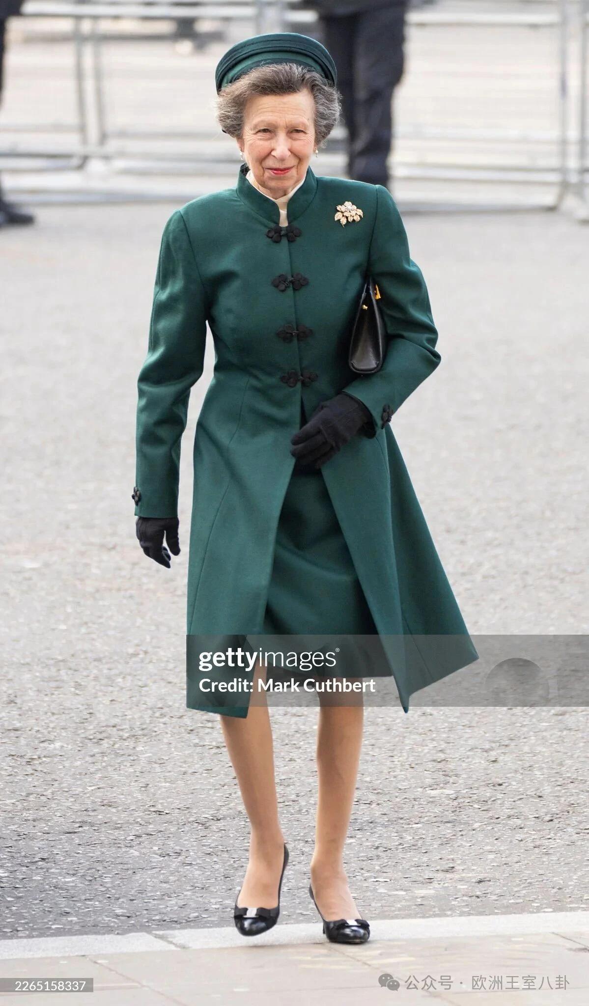 来一组3月份的欧洲王室老太太时尚从月份看的确算春天了，当然有的地方依然凉嗖嗖