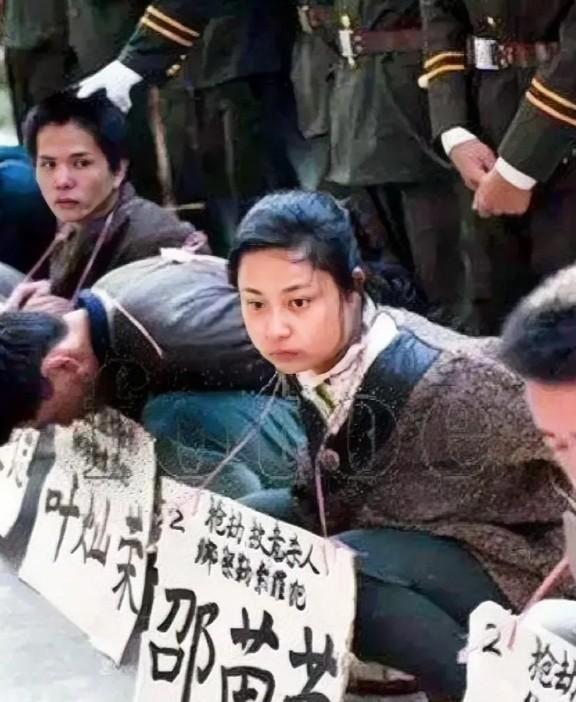1995年，“全国散打冠军”乔立夫，被押往了东莞郊外刑场，镜头里的他虽然五花大绑