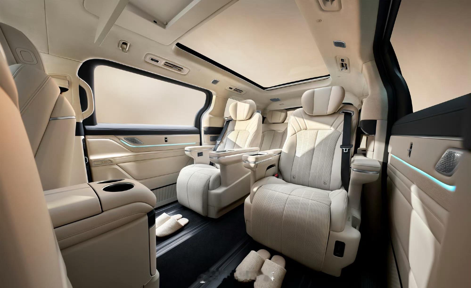 吉利银河V900其实就是翼真L380的增程版，提供6、7、8座版车型，新车将于