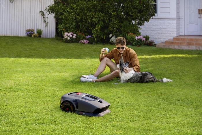 500%暴涨！中国品牌绝杀欧美草坪圈MOVA割草机器人凭30万台出货