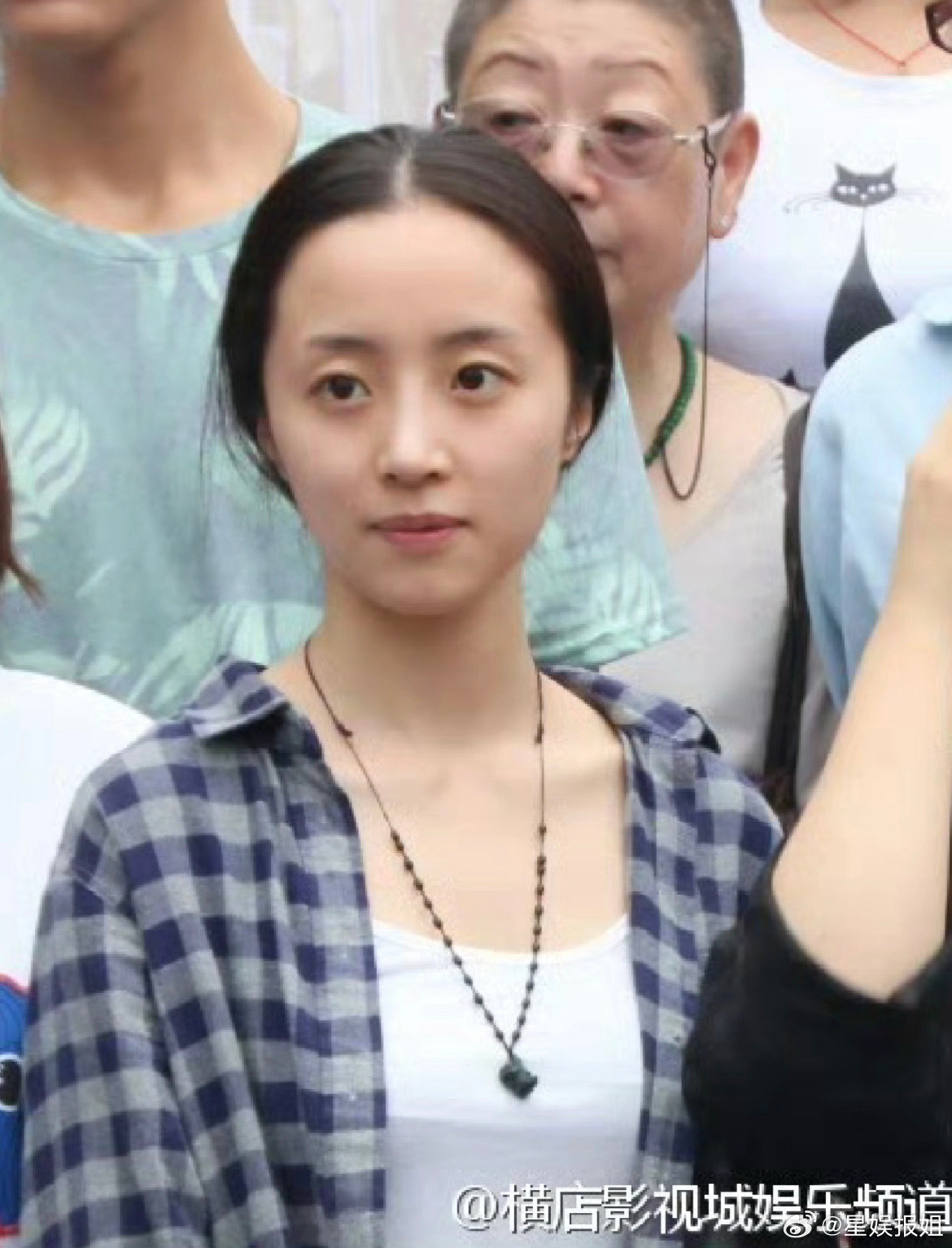 此女好素却好美感叹一下..胡冰卿​​​