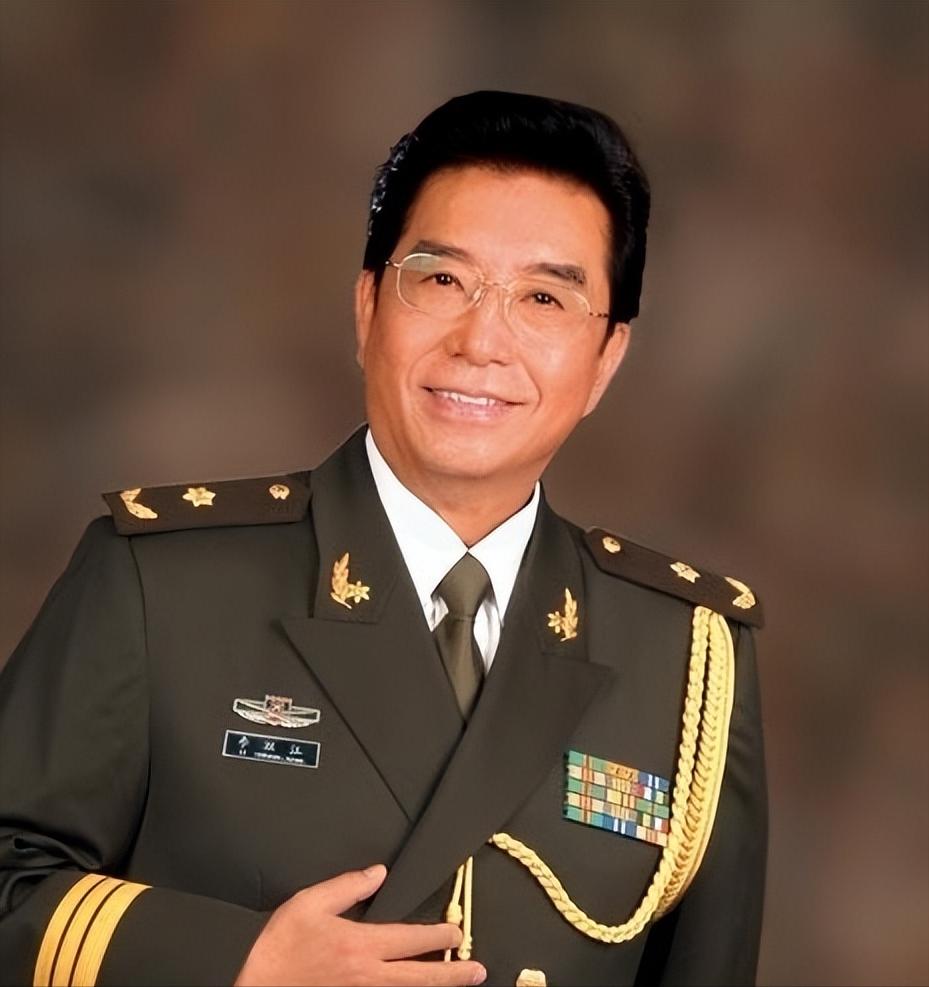 小品演员陈佩斯说起歌唱家李双江，他说，我十七岁的时候，在内蒙当兵，听到李双江老师