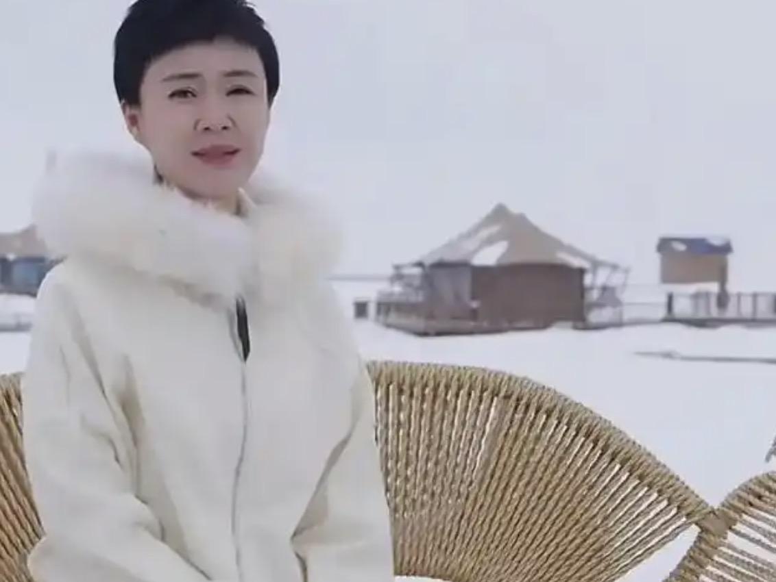 贺娇龙还是不幸去世了！就在昨天晚上传来了噩耗，年仅47岁贺娇龙因为抢救无效而去