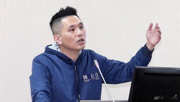 陈以信今晚向王定宇发战帖:好胆麦走！陈以信刚刚脸书发文向王定宇喊话，你怎么还好