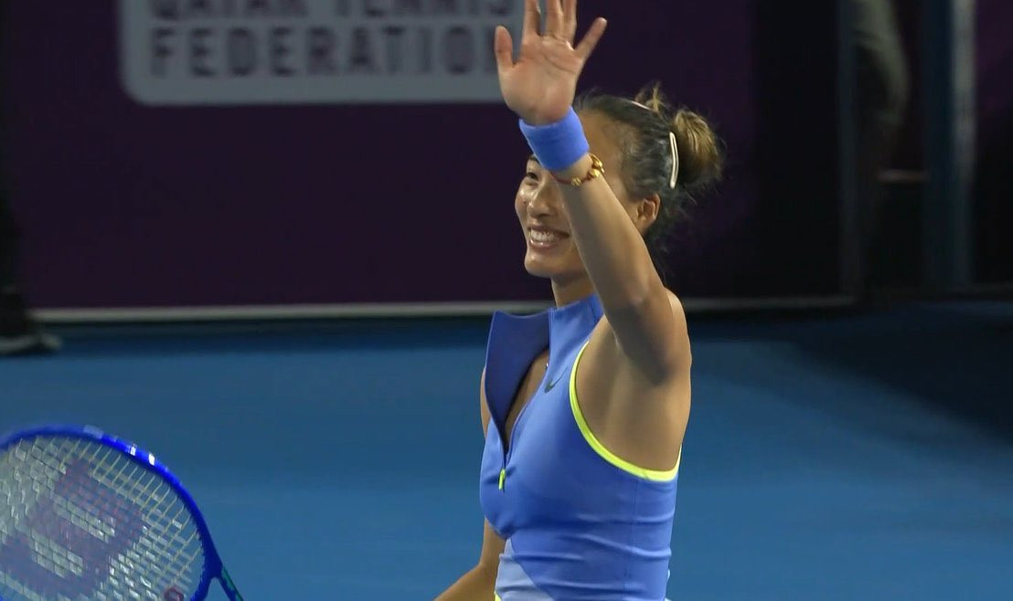 郑钦文2比1肯宁终于等到你！WTA1000多哈站女单第一轮，郑钦文时隔四个月迎