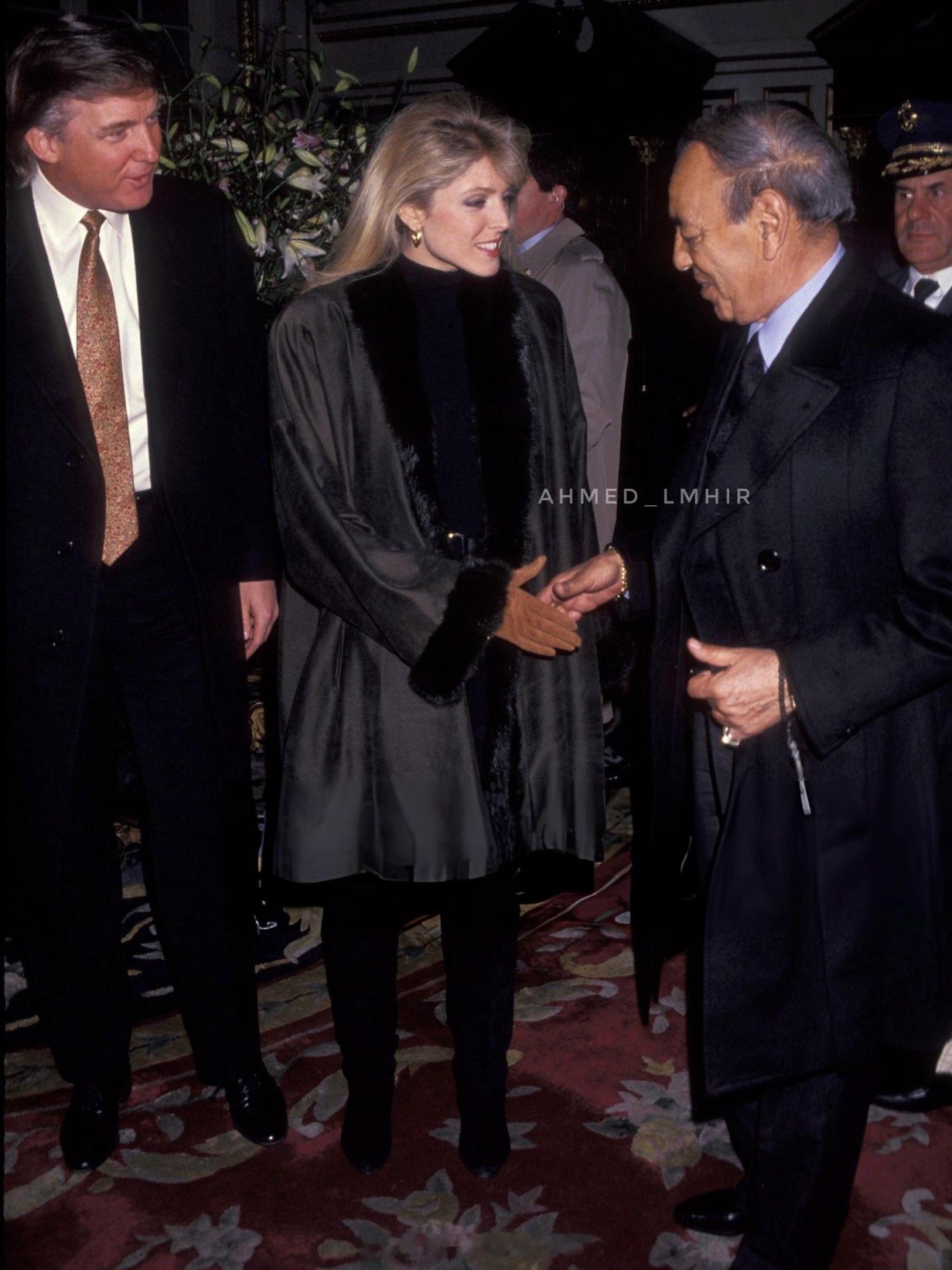 王室王室摩洛哥王室神奇的合影：1992年1月28日，哈桑大爷访问纽约，川建国居