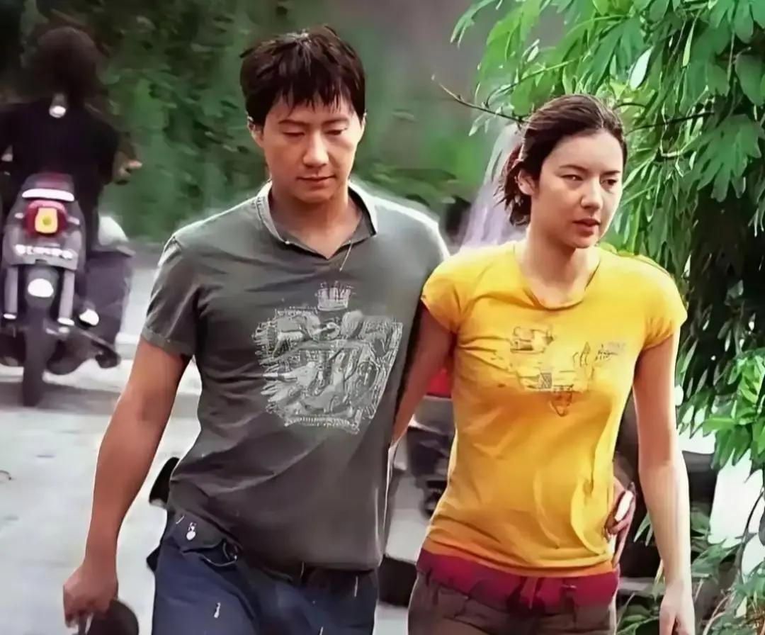 黎明舒淇七年地下情没走到最后，转头娶了小十三岁的乐基儿，四年又散伙。网友把旧账