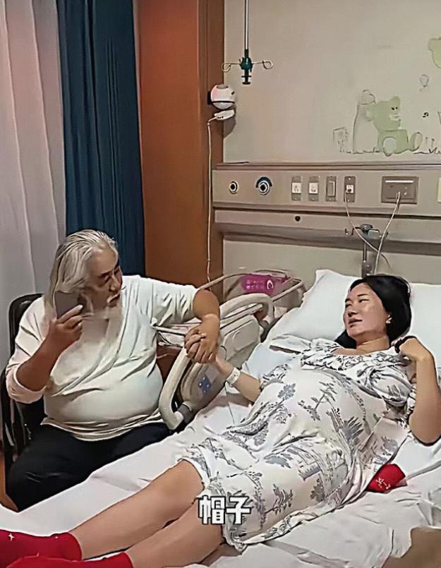 张纪中这么大岁数，生孩子上瘾了，75岁还准备要五胎，是不是疯了？咱说他又不是