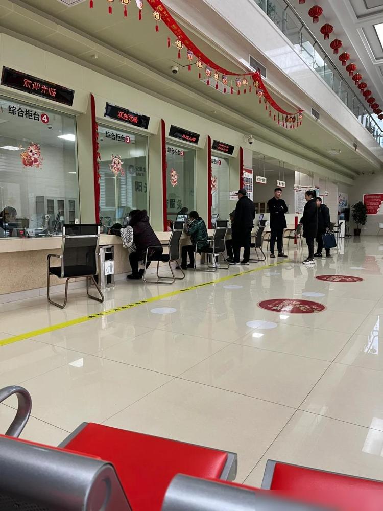 家里有老人的都看看，别让血汗钱烂在银行我姐在银行上班，她偷偷告诉我，银行里有