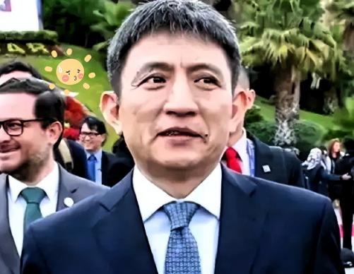 刚去扒了扒李成钢，真是不扒不知道，一扒吓一跳！ 这人哪是普通的厉害，简直是让