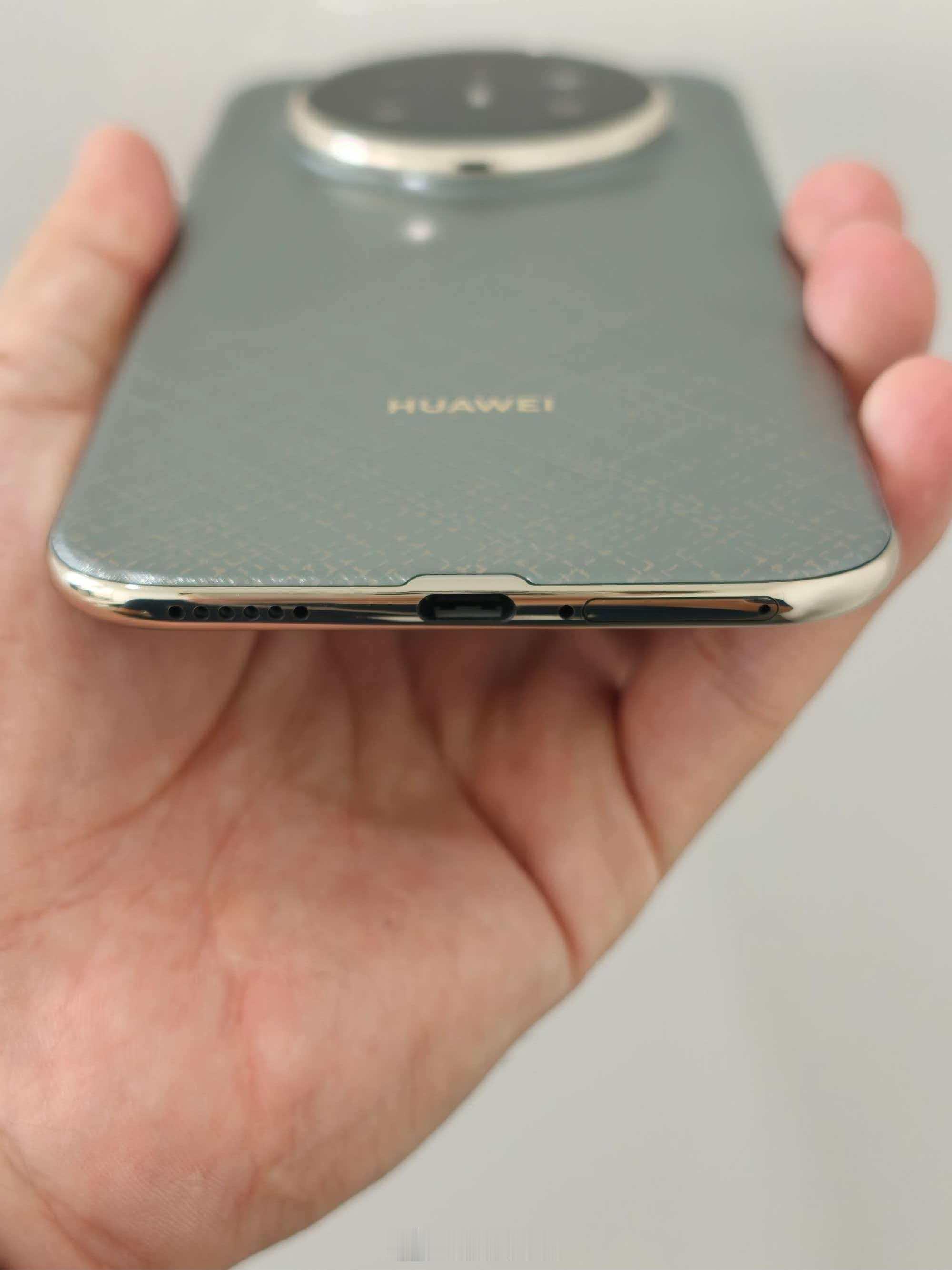 史上最轻薄的Mate！！！7英寸超大屏，18.8:9阔屏比例，居中单孔设计，大圆