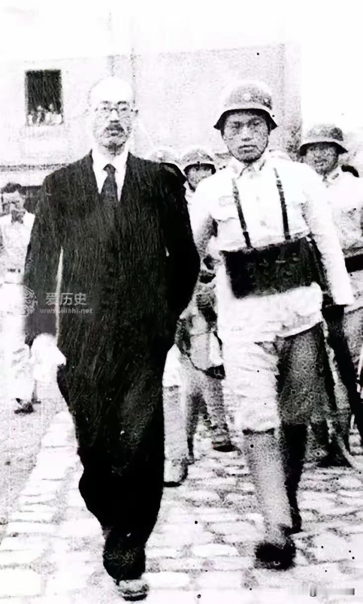 1945年，日本投降，老蒋特别对何应钦交代说:酒井隆这个战犯必须处以极刑，让