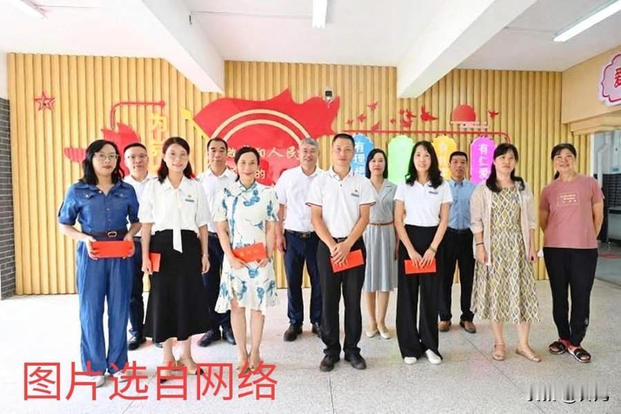 教师节政府领导来学校慰问一线老师，谁会作为老师代表接受慰问？每年教师节上级领