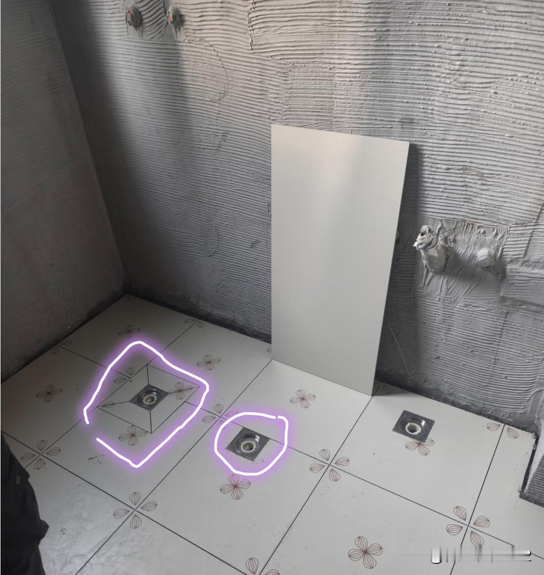 😢装修哪有不疯的，又是无语的一天图一：谜之地漏…虽然我没有强迫症，但这地漏处