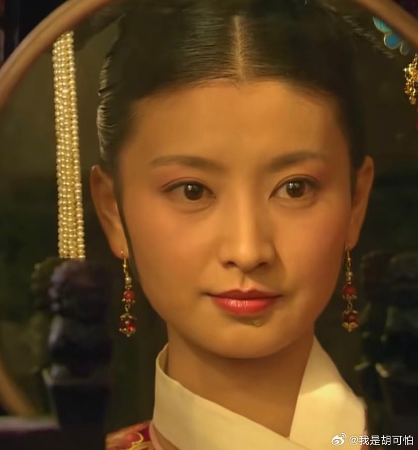 岁月真的没饶过谁，《甄嬛传》里温婉清冷、一身傲骨的沈眉庄，永远定格在荧幕里，跟现