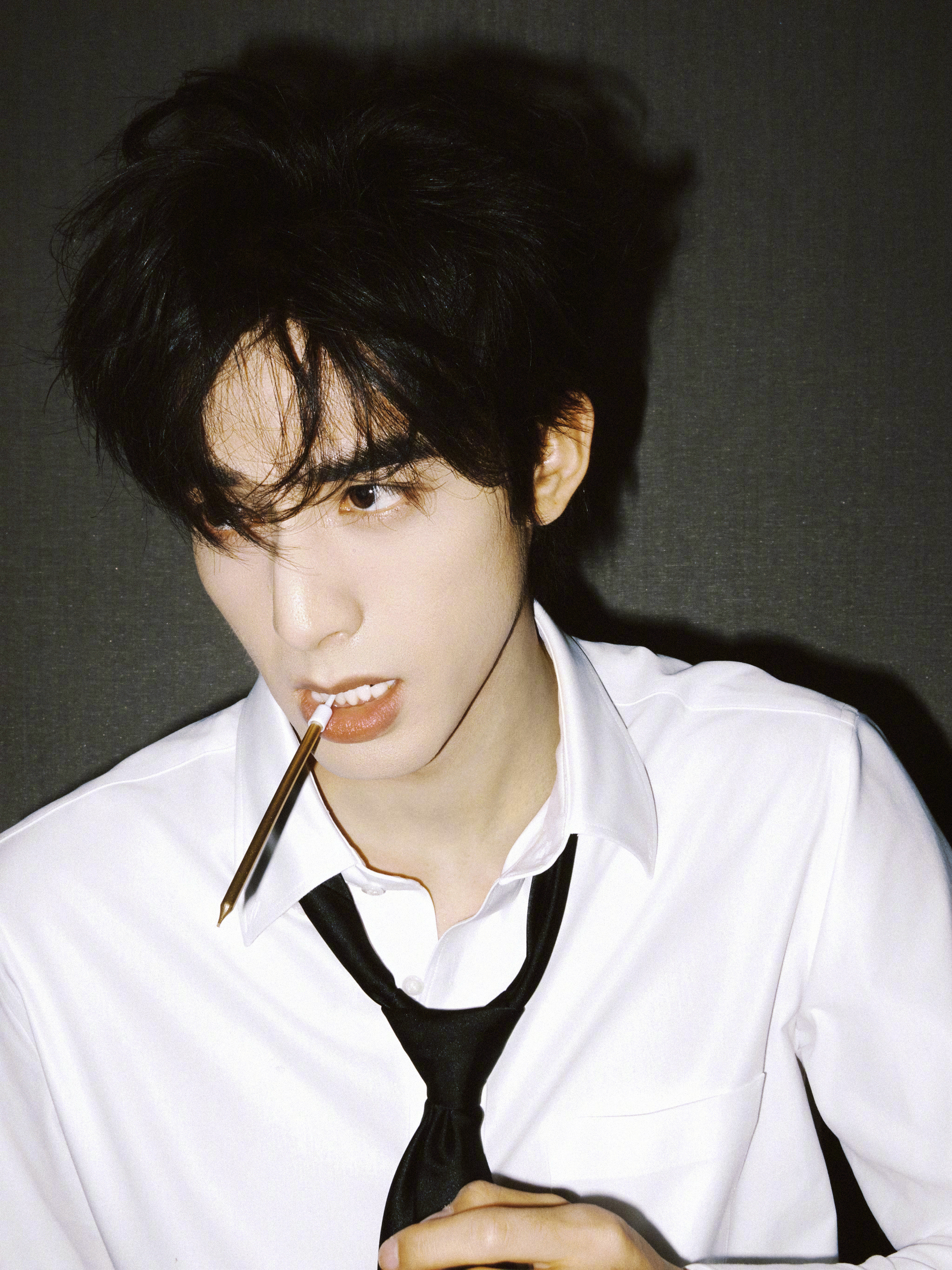 【宋威龙待播影视作品】宋威龙0325生日快乐今天是的生日，他分享了一组全新写真