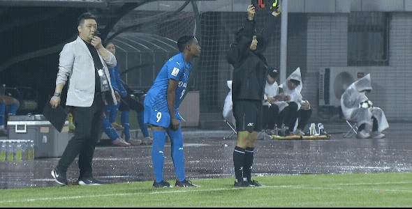 武汉女足唯一外援怎么下半场才上场，去年好像加上韩国外援三个外援，怎么今年就剩一个