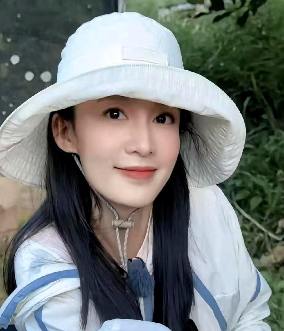 把2万账目记成20万，闯祸的清清白白，帮忙平账的却被骂上热搜。旅游真人秀里，