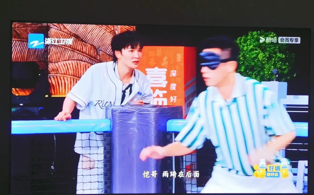 周五的《奔跑》很有看头，有澳门的美食，看得我老公垂涎三尺，还给我画饼，以后去澳